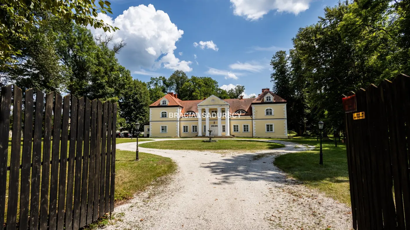 Historyczny Pałac w Radoszewnicy