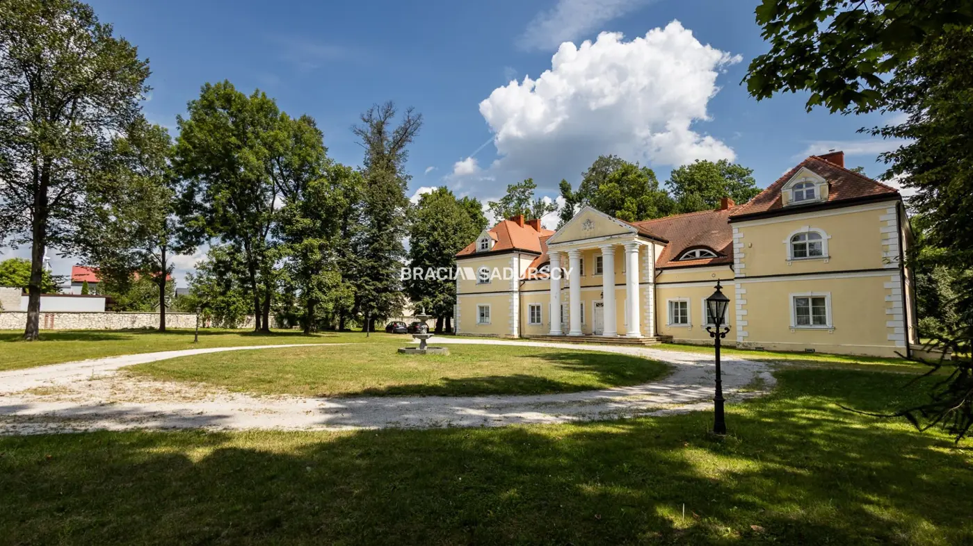 Historyczny Pałac w Radoszewnicy