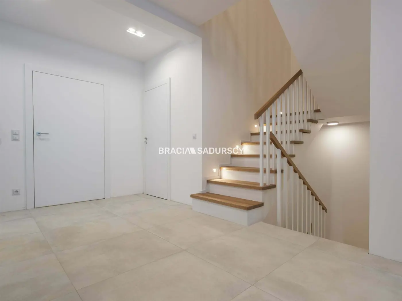Bliźniak z garażem i ogrodem - 245,38 m2