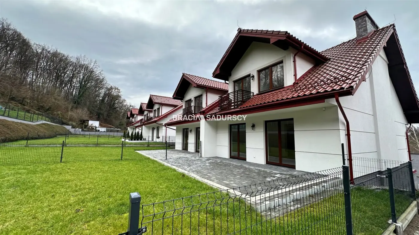Bliźniak z garażem i ogrodem - 245,38 m2