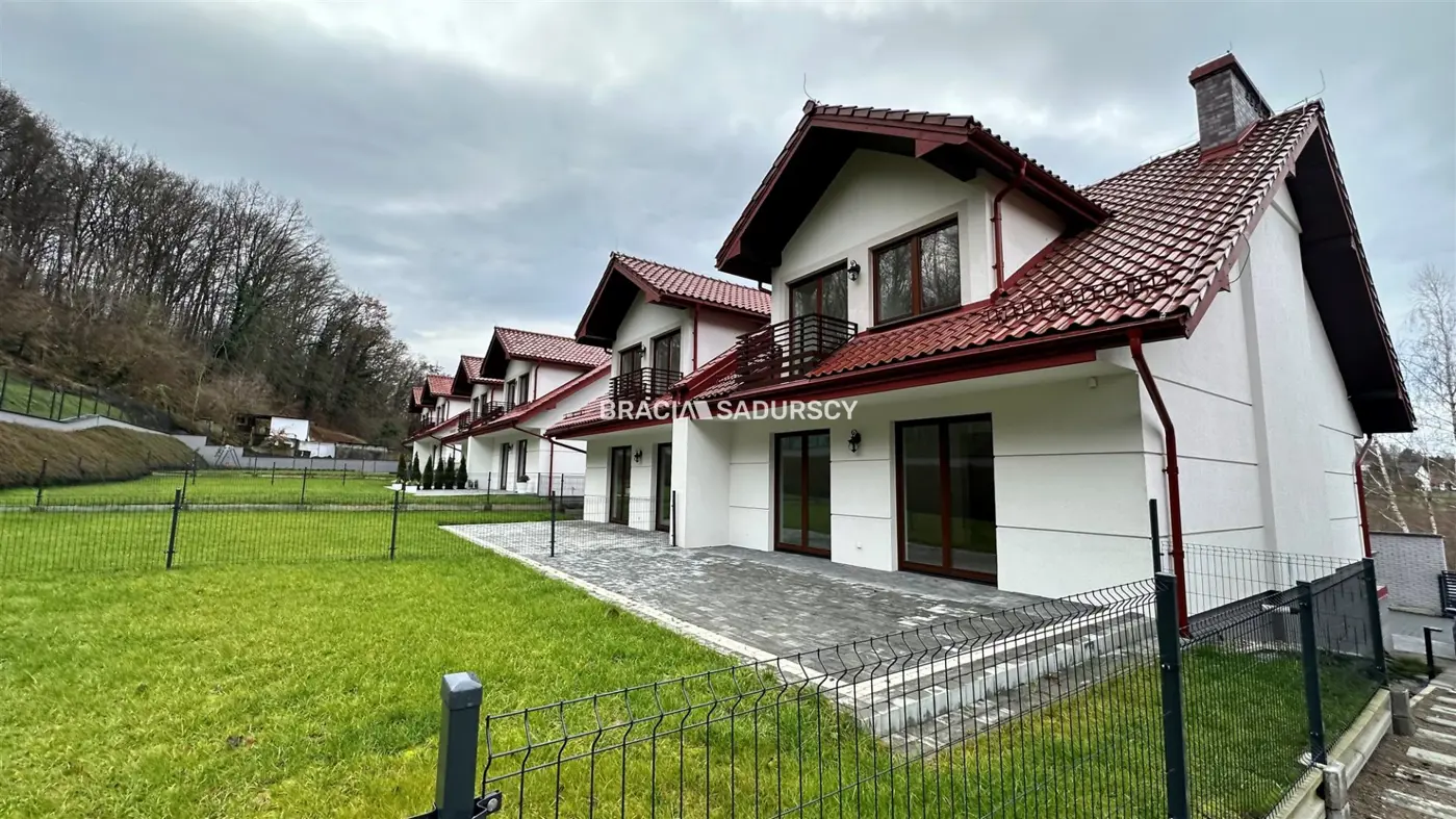 Bliźniak z garażem i ogrodem - 245,38 m2