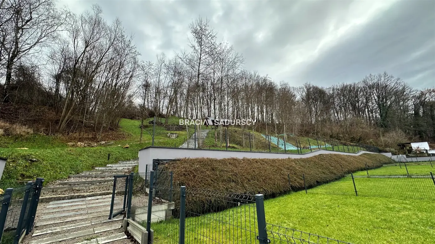 Bliźniak z garażem i ogrodem - 245,38 m2