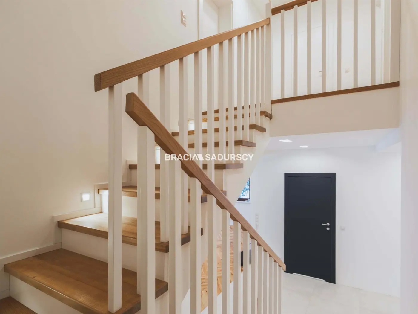 Bliźniak z garażem i ogrodem - 245,38 m2