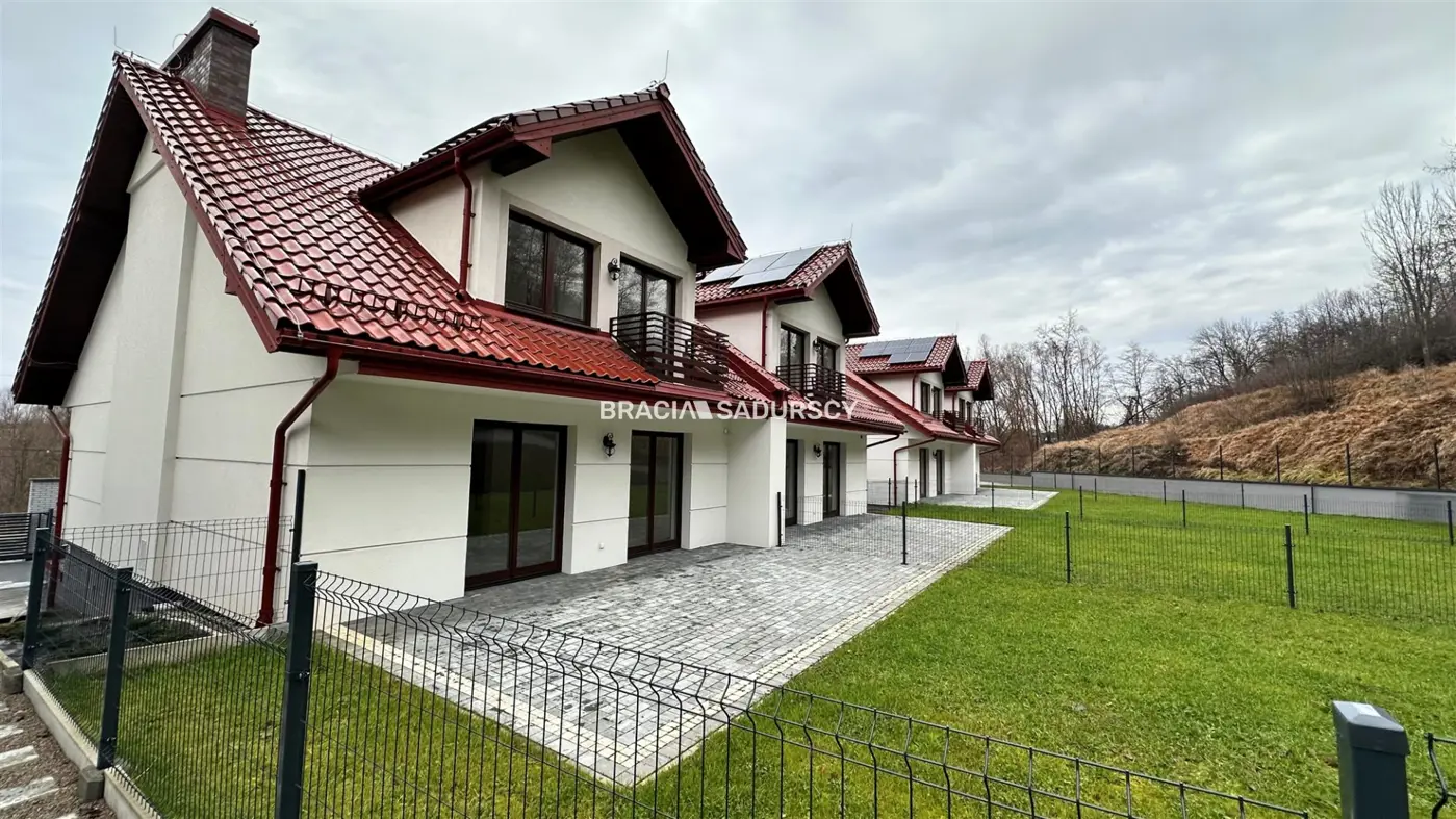 Bliźniak z garażem i ogrodem - 245,38 m2