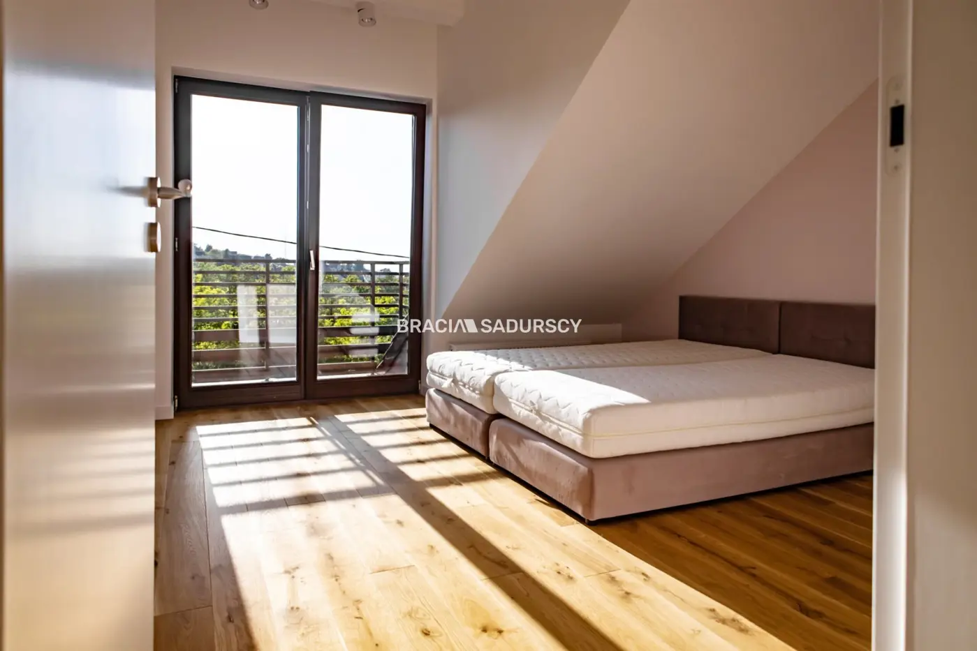 Bliźniak z garażem i ogrodem - 245,38 m2