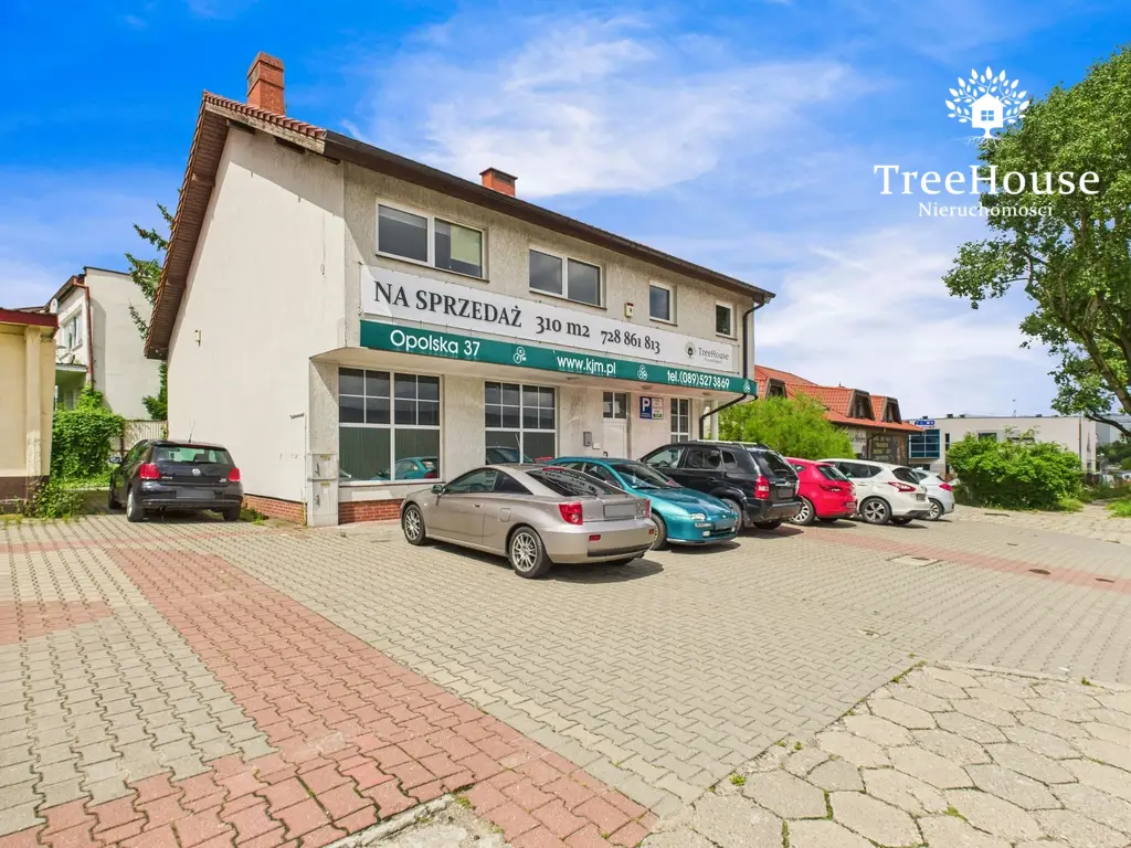 Olsztyn – budynek biurowy z 2 wejściami parking