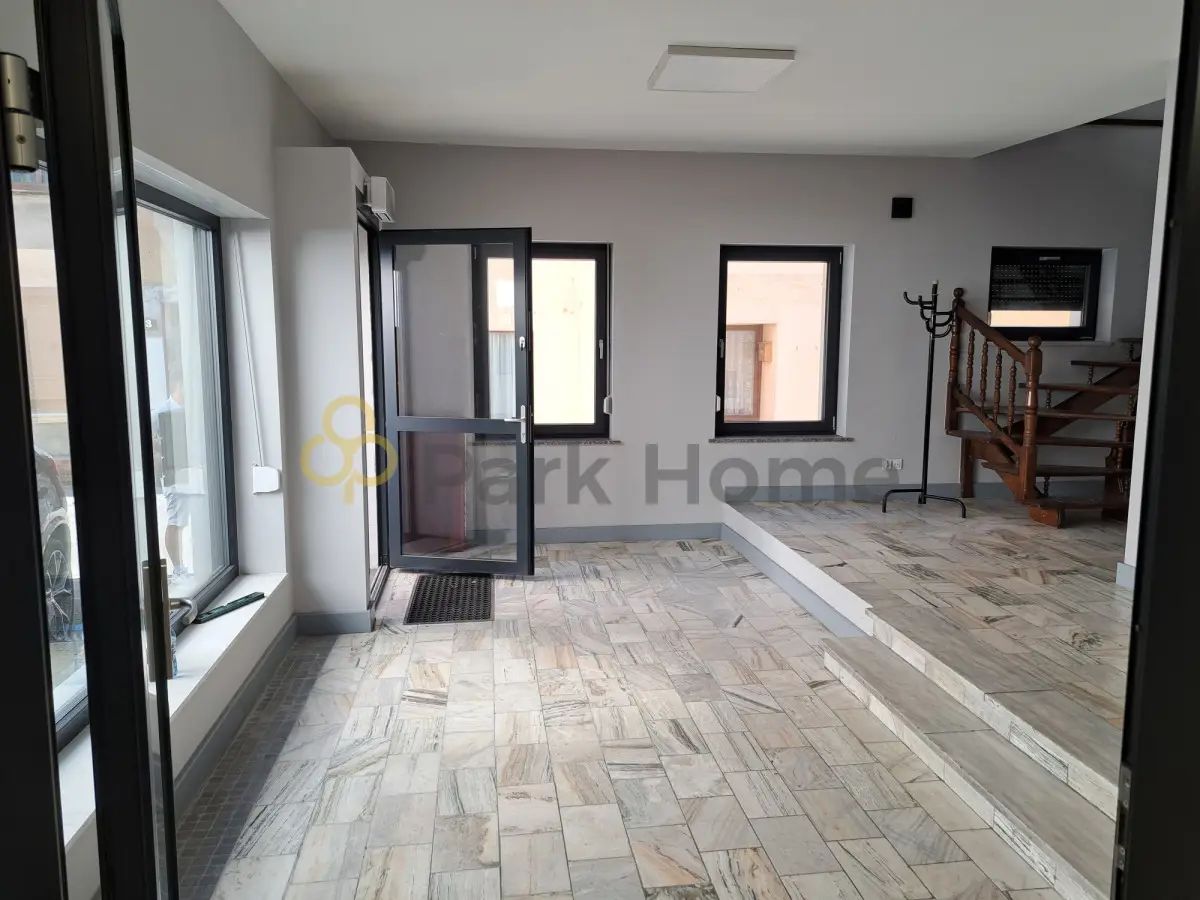 Lokal użytkowy 109 m² na sprzedaż, Leszno