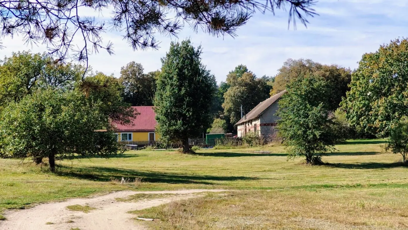 Dom nad Jeziorem , działka ponad Hektar