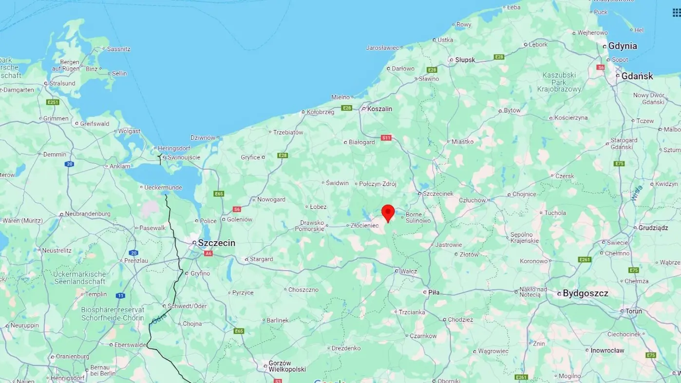 Dom nad Jeziorem , działka ponad Hektar