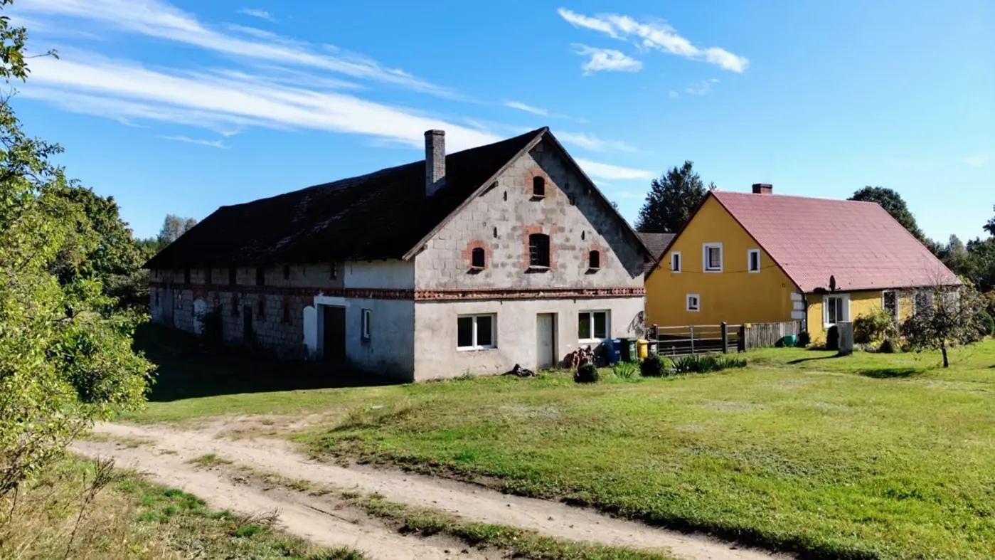 Dom nad Jeziorem , działka ponad Hektar