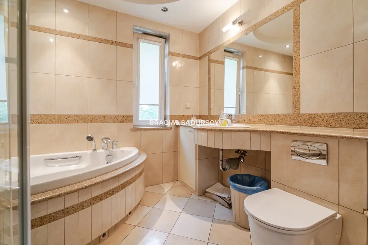 3 pok Modrzejewskiej, Krowodrza