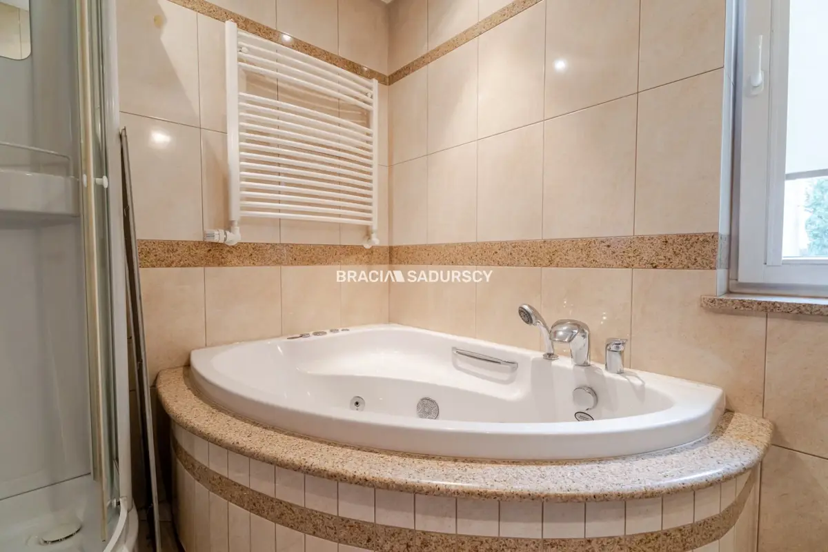 3 pok Modrzejewskiej, Krowodrza