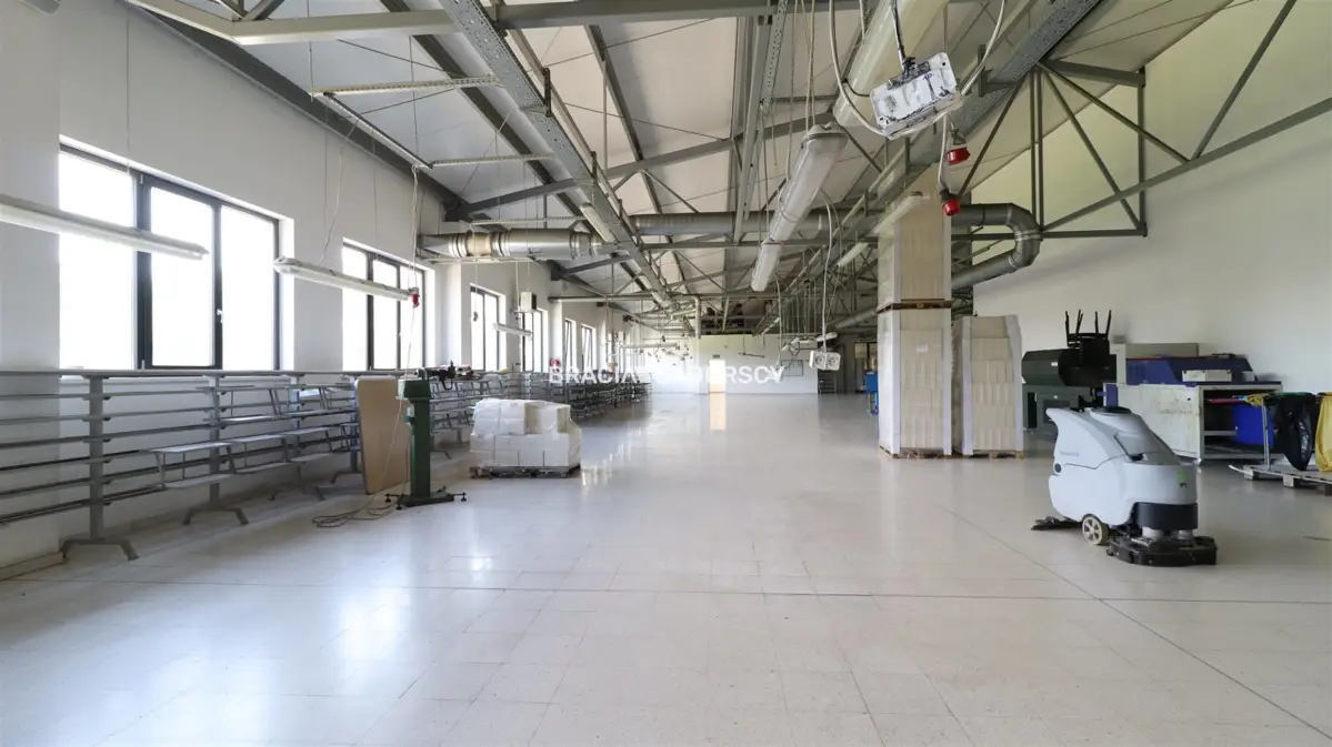 Budynek produkcyjno-usługowo-biurowy