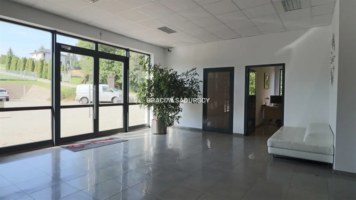 Budynek produkcyjno-usługowo-biurowy