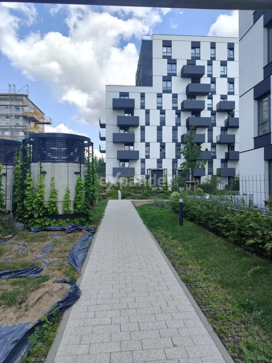 Klasyczna kawalerka z balkonem.