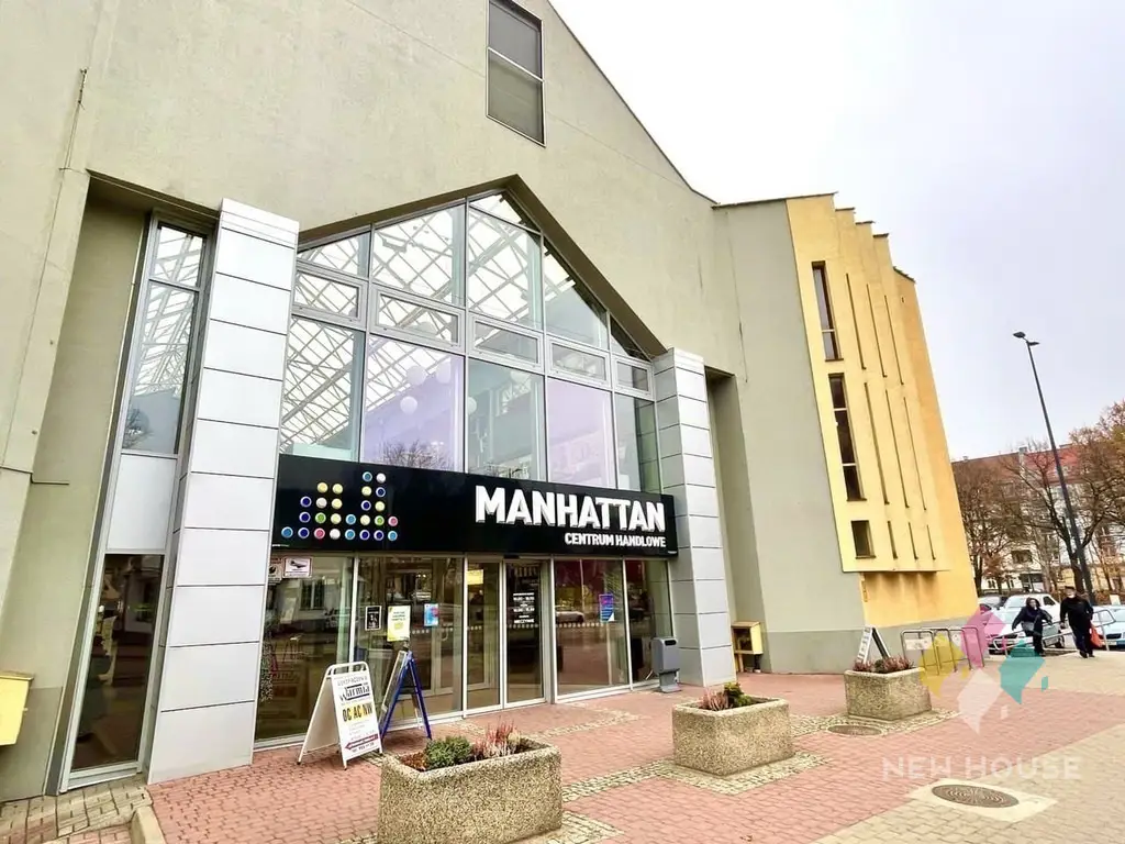 Lokal handlowo-usługowy w D.H Manhattan