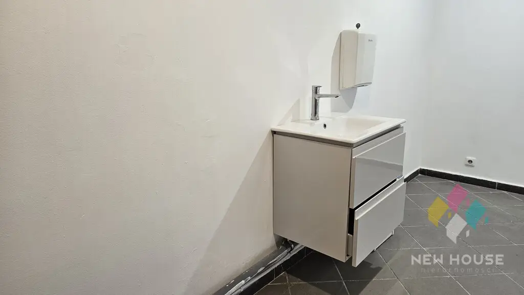 Lokal handlowo-usługowy w D.H Manhattan