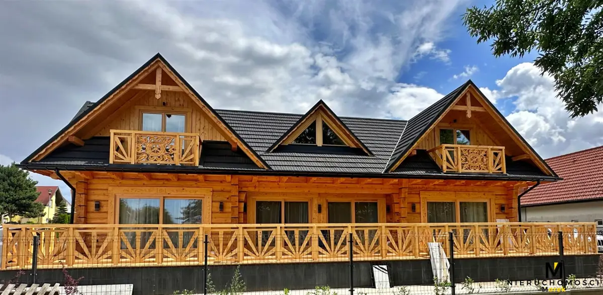 Dom z bali nad morzem, 3 apartamenty dwupoziomowe