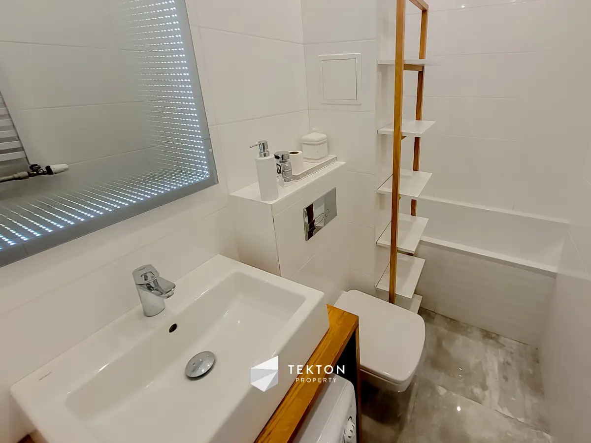 Cicha kawalerka po remoncie z dużą piwnicą