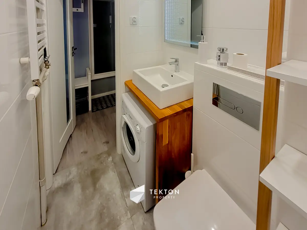 Cicha kawalerka po remoncie z dużą piwnicą