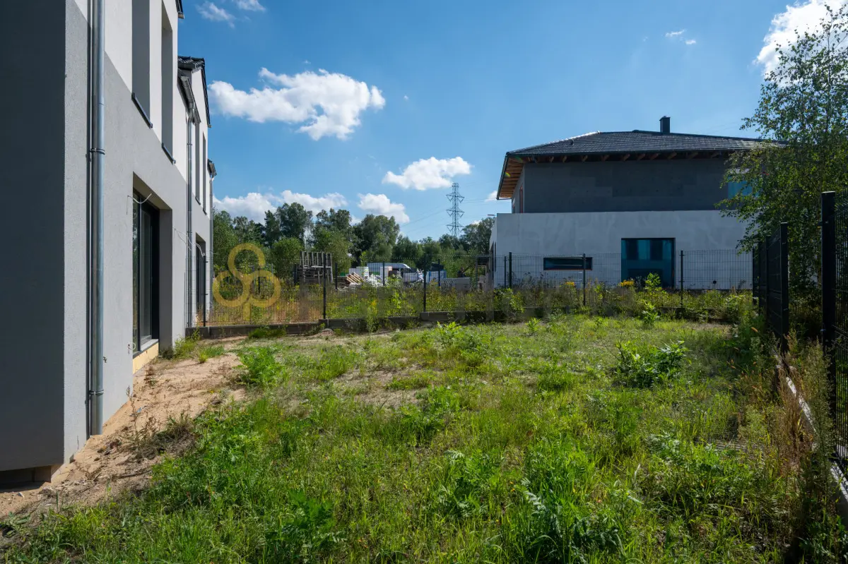 Nowy dom z własnym ogrodem - blisko natury