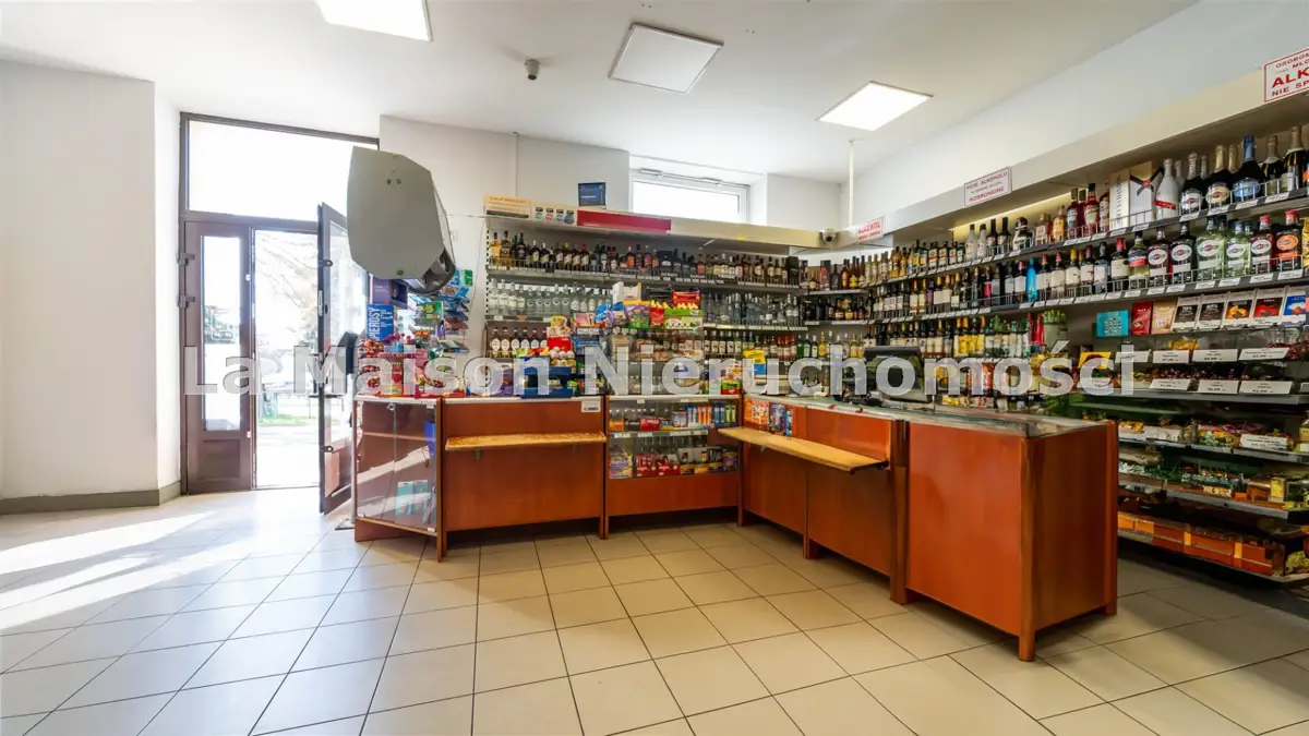 Lokal frontowy do wynajęcia. Dowolna działalność.