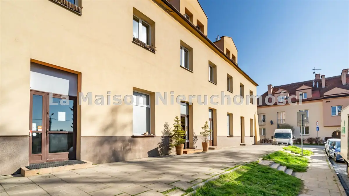 Lokal frontowy do wynajęcia. Dowolna działalność.