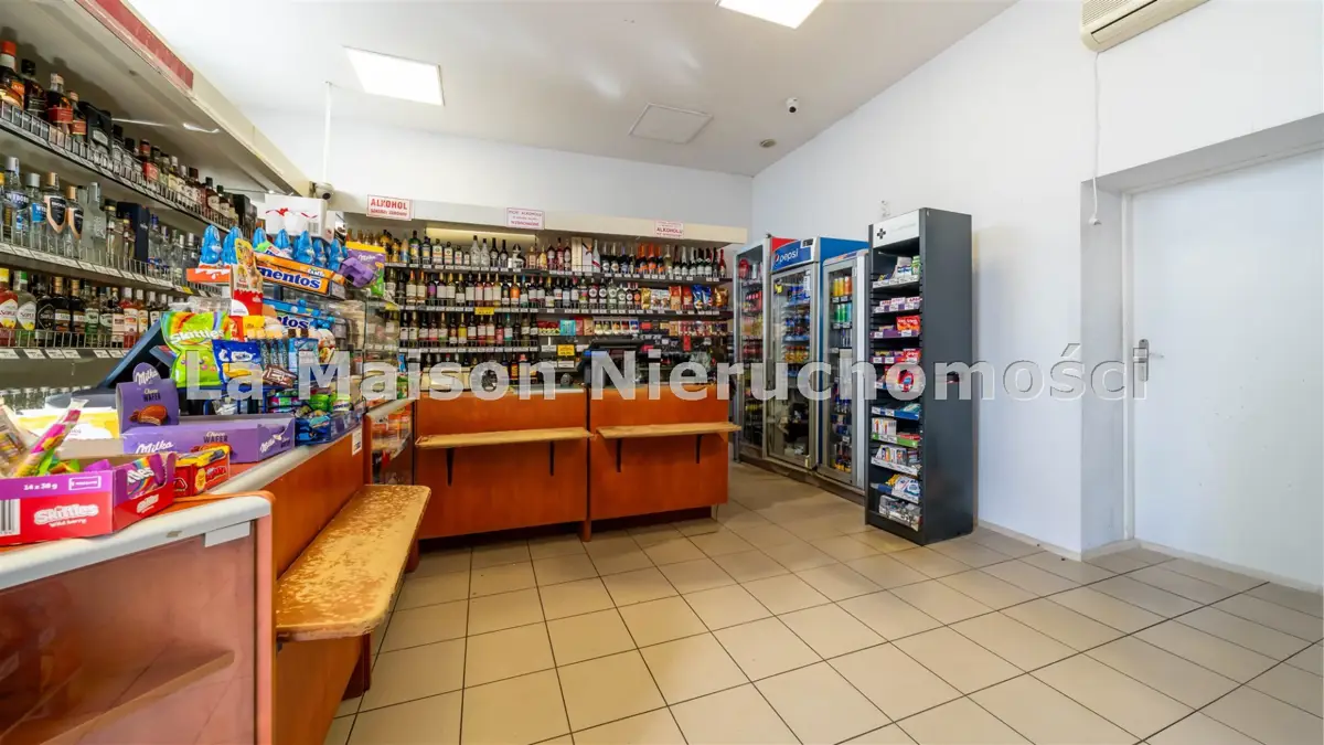 Lokal frontowy do wynajęcia. Dowolna działalność.