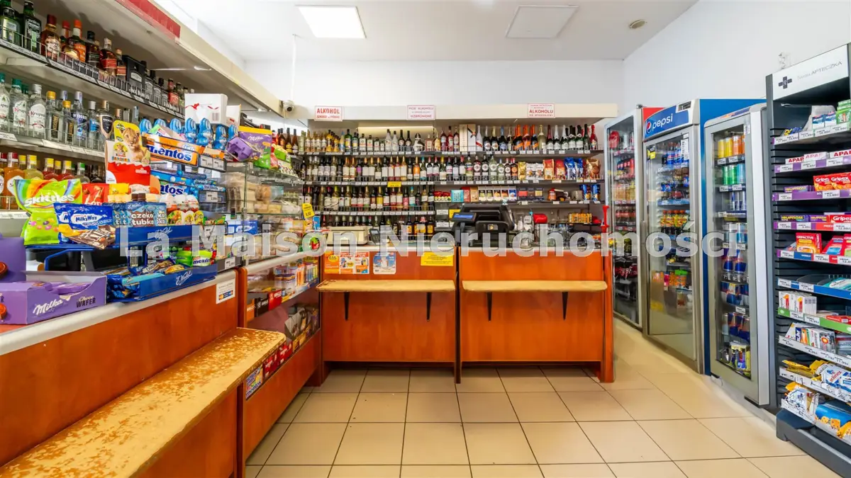 Lokal frontowy do wynajęcia. Dowolna działalność.