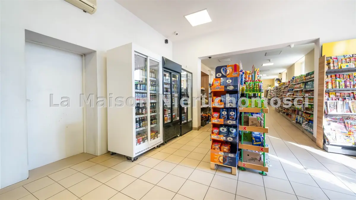 Lokal frontowy do wynajęcia. Dowolna działalność.