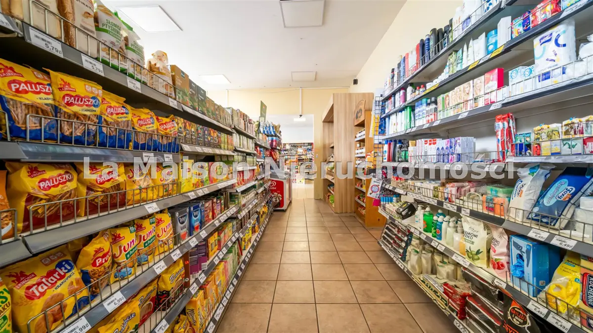 Lokal frontowy do wynajęcia. Dowolna działalność.