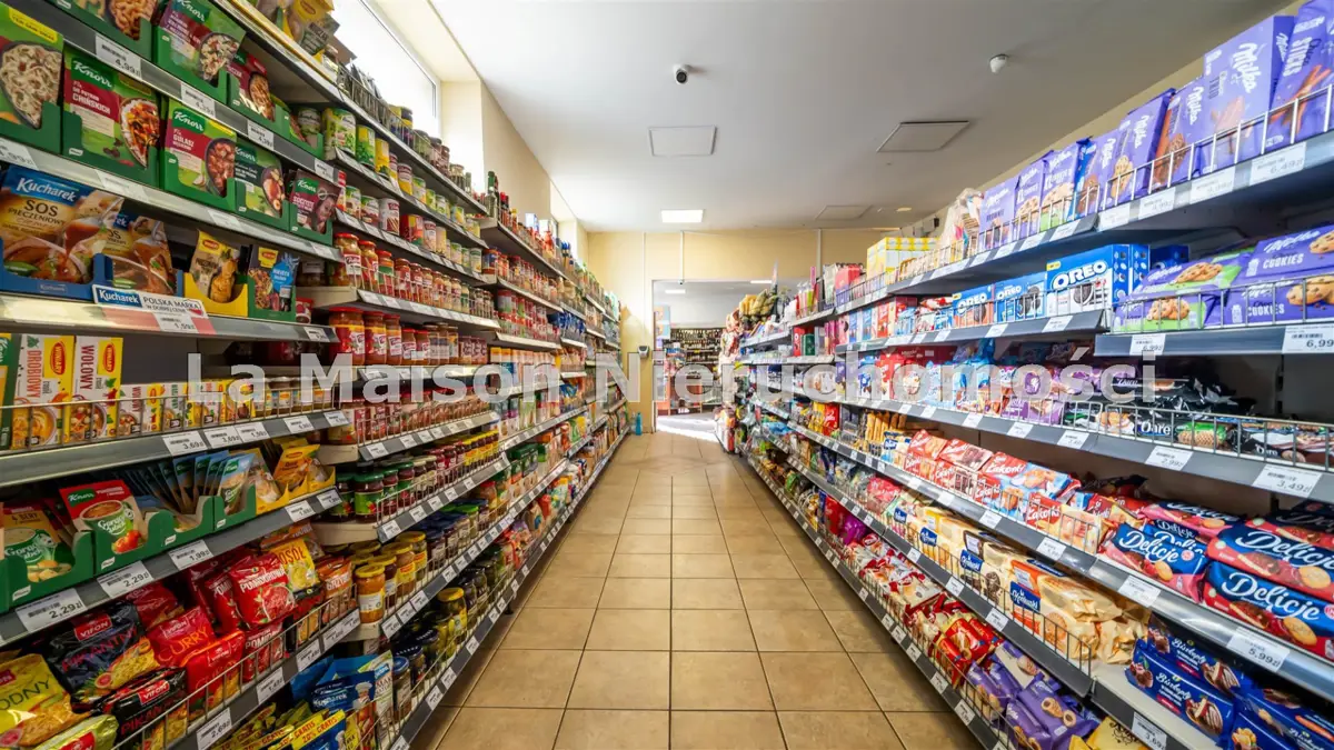 Lokal frontowy do wynajęcia. Dowolna działalność.