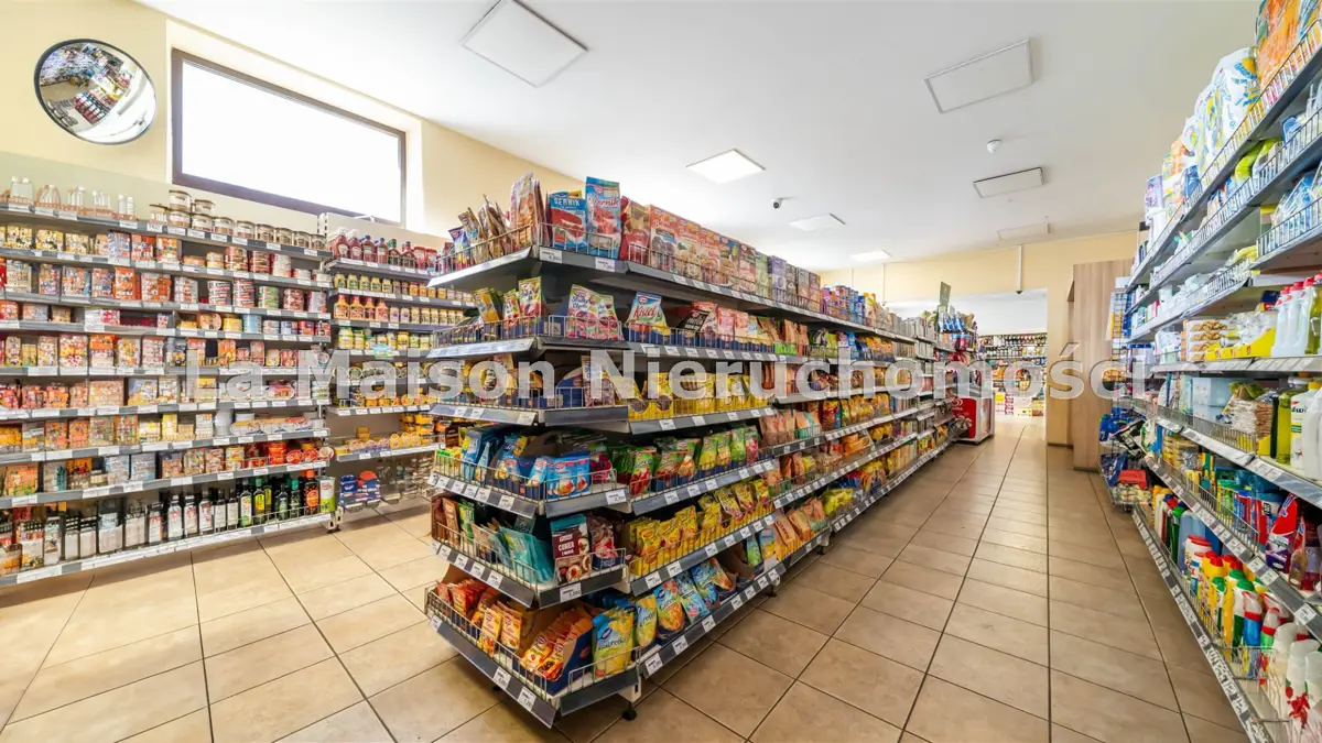 Lokal frontowy do wynajęcia. Dowolna działalność.