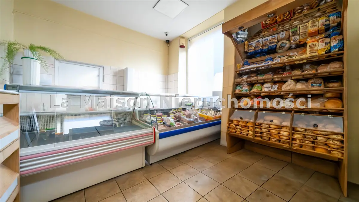 Lokal frontowy do wynajęcia. Dowolna działalność.