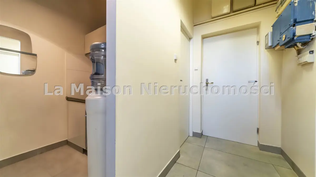 Lokal frontowy do wynajęcia. Dowolna działalność.