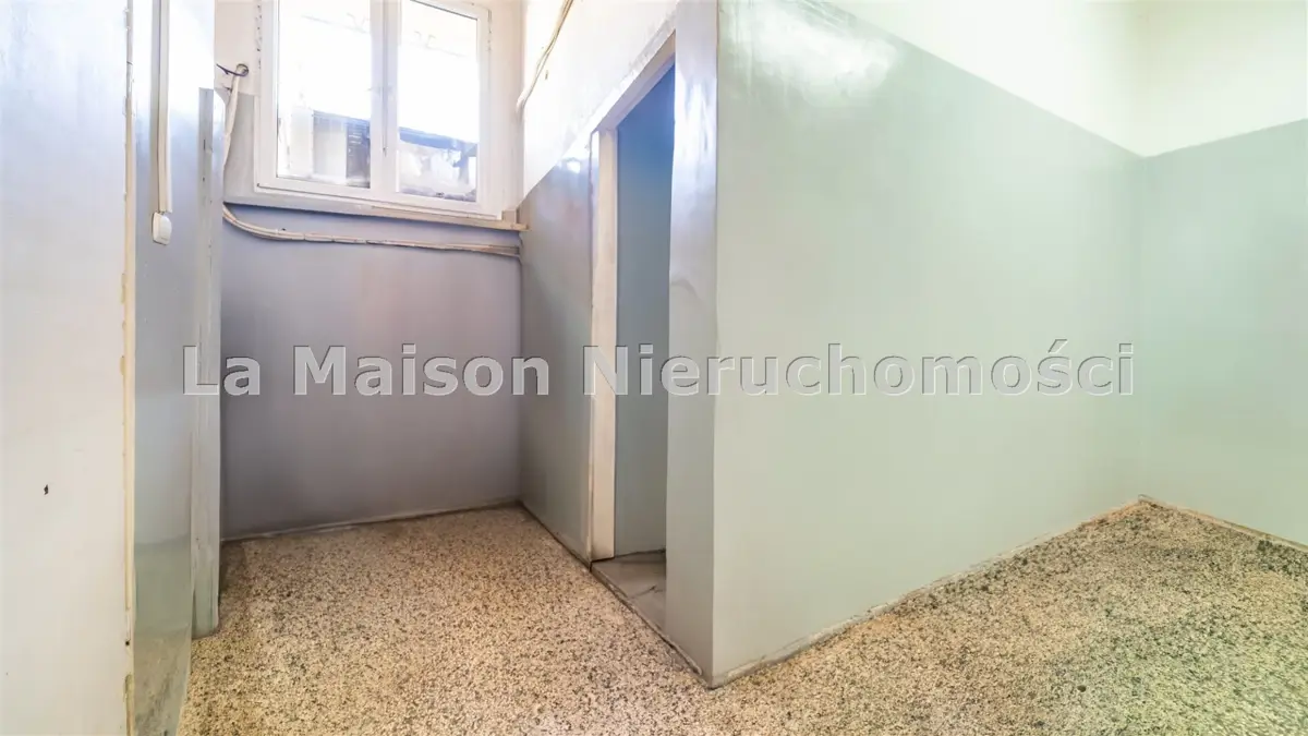 Lokal frontowy do wynajęcia. Dowolna działalność.