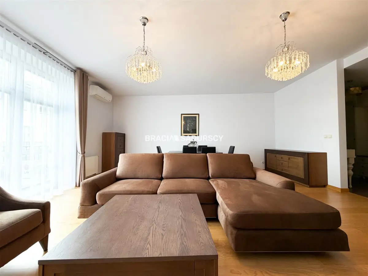 Przestronne 106m przy Rynku, ochrona 24/7, parking