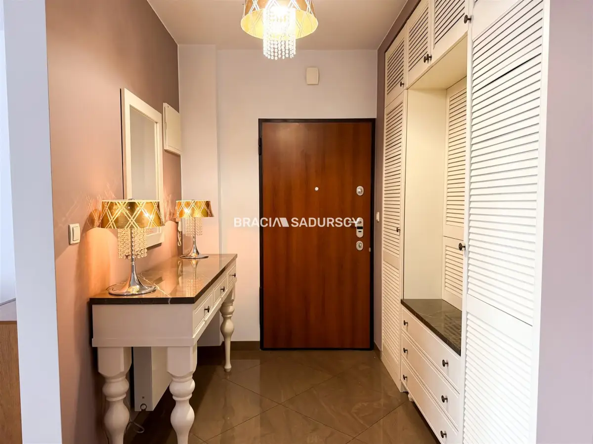 Przestronne 106m przy Rynku, ochrona 24/7, parking