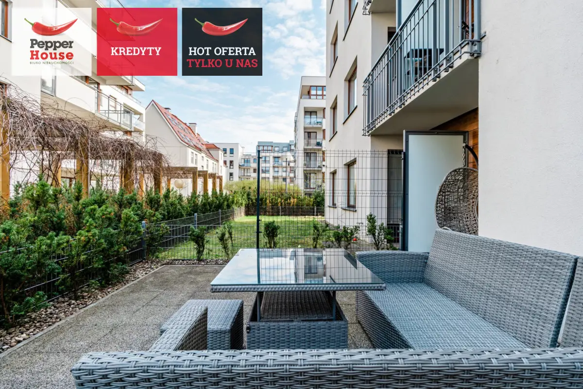 kawalerka na Garnizonie z ogródkiem i halą garażow