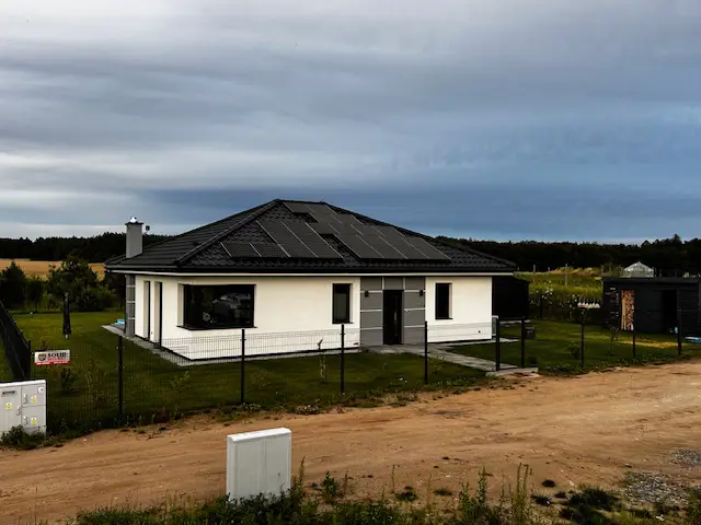 Energooszczędny dom parterowy, wyposażony, pv, garaż, podjazd