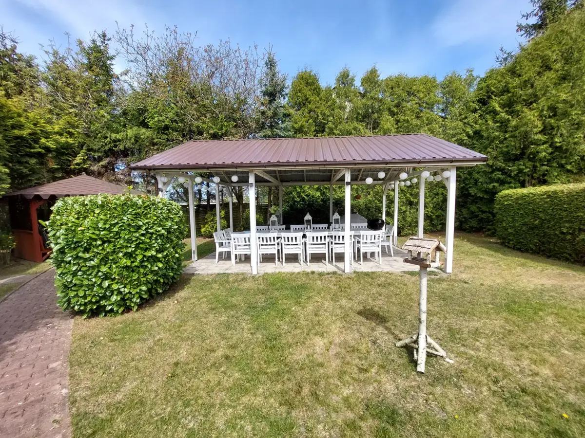 Na sprzedaż duży jednorodzinny dom 328 m kw. 10 pokoi dobra lokalizacja