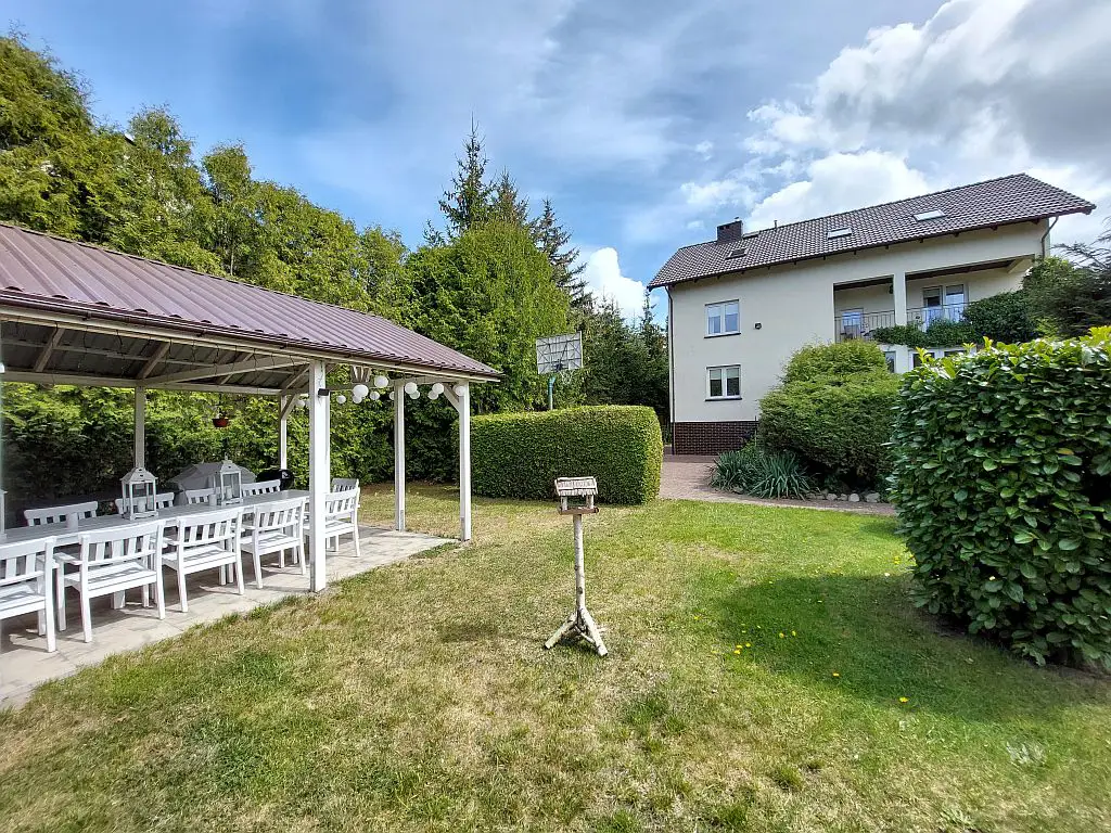 Na sprzedaż duży jednorodzinny dom 328 m kw. 10 pokoi dobra lokalizacja