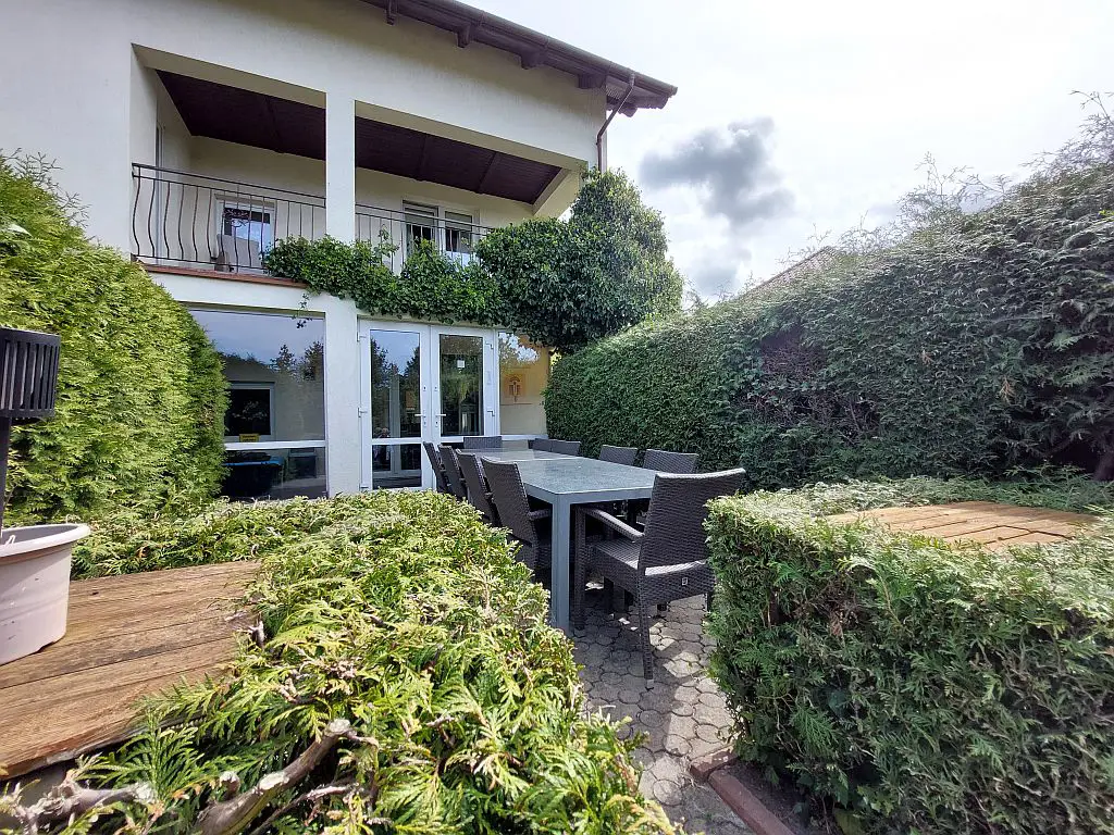 Na sprzedaż duży jednorodzinny dom 328 m kw. 10 pokoi dobra lokalizacja