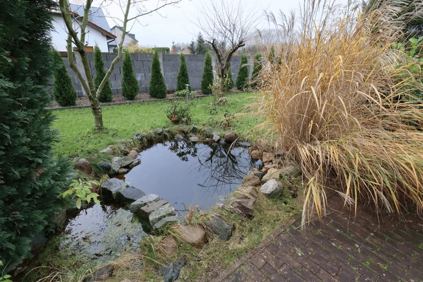 Na sprzedaż duży jednorodzinny dom 328 m kw. 10 pokoi dobra lokalizacja