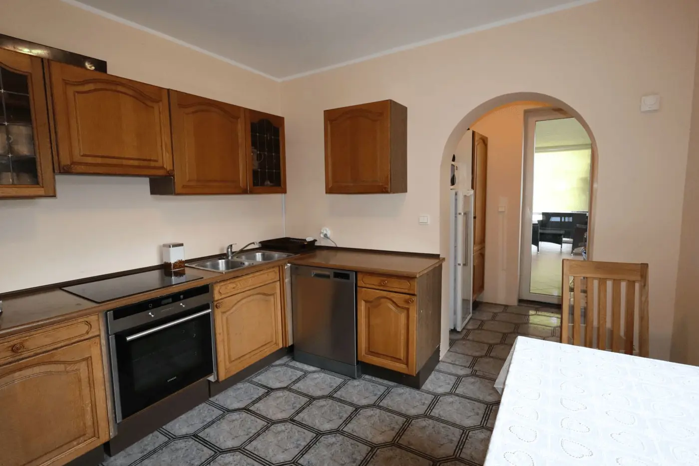 Na sprzedaż duży jednorodzinny dom 328 m kw. 10 pokoi dobra lokalizacja